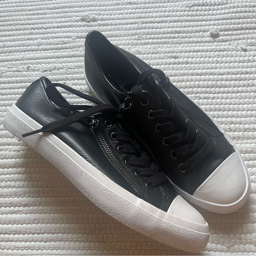 Coach Empire Zipper Pebbled Leather Black White Laced Sneaker Low Top Sneakers